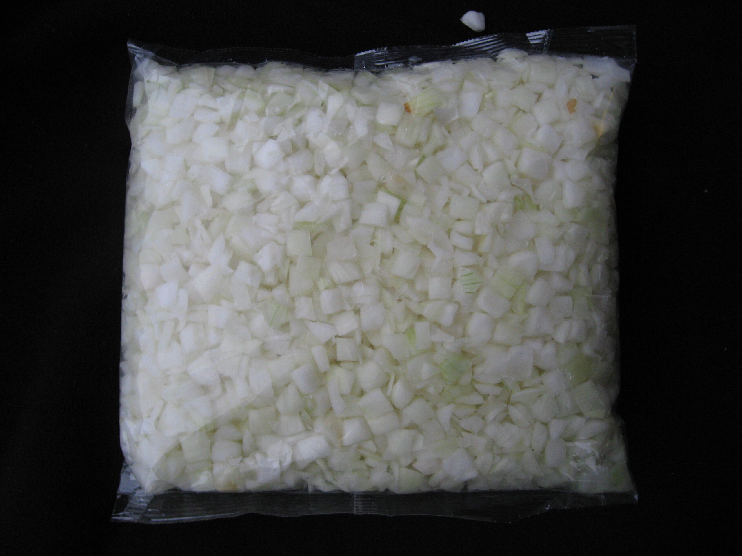 Vacuum-packed peeled onions 10 mm cubes - Mol Fresh Food